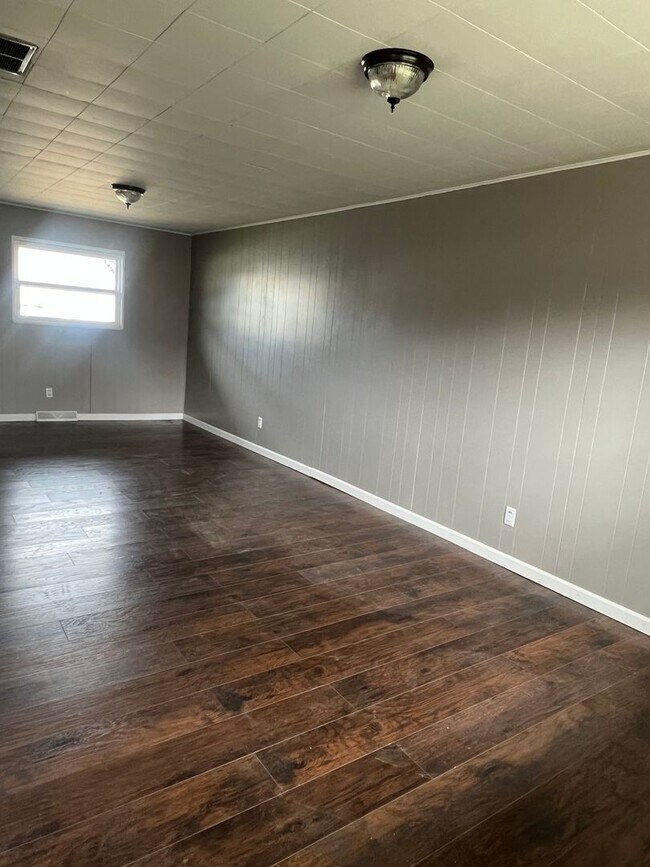 Photo - 3 Bedroom 1.5 bath Available Now!