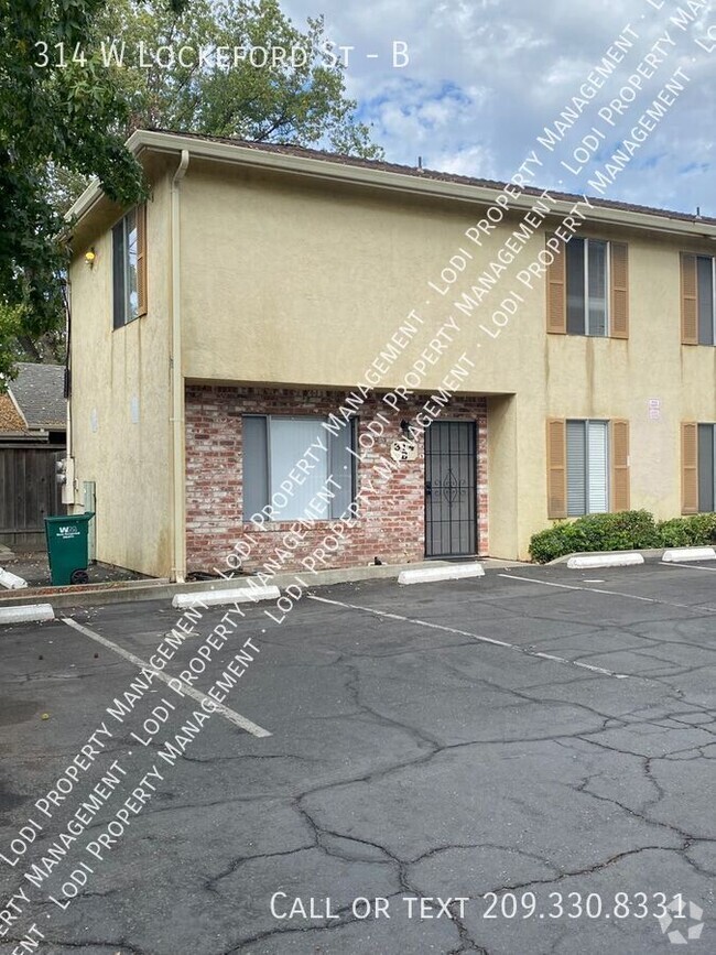 Building Photo - 2 Bedroom Townhome Unit B