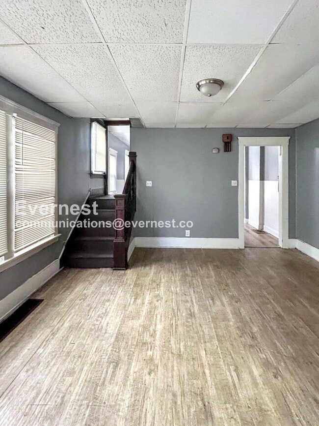 Photo - 2213 E 82nd St