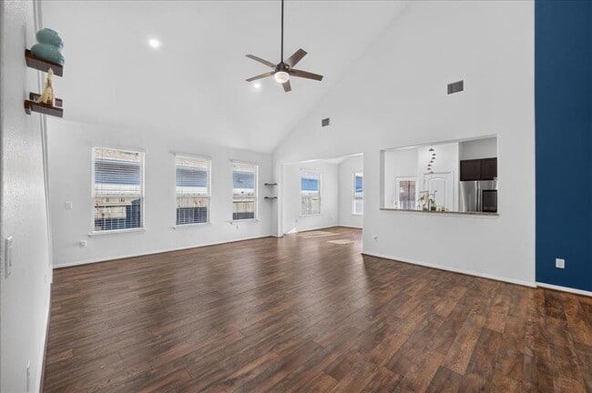 Photo - 617 Cortona Ln