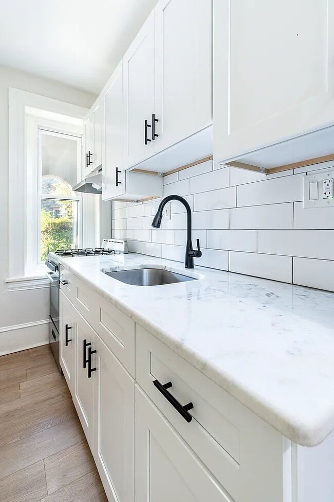 Building Photo - 400 Vernon Rd