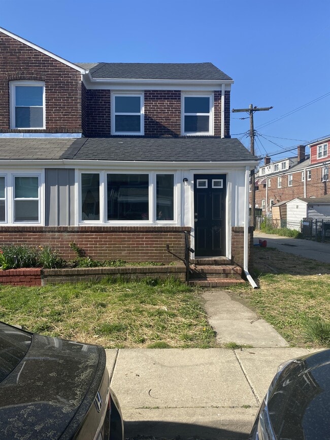 Building Photo - 400 Maple Ln