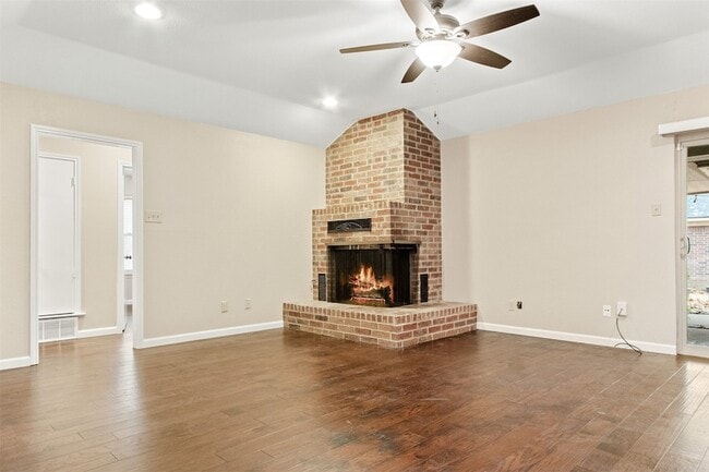 Photo - 611 Field St
