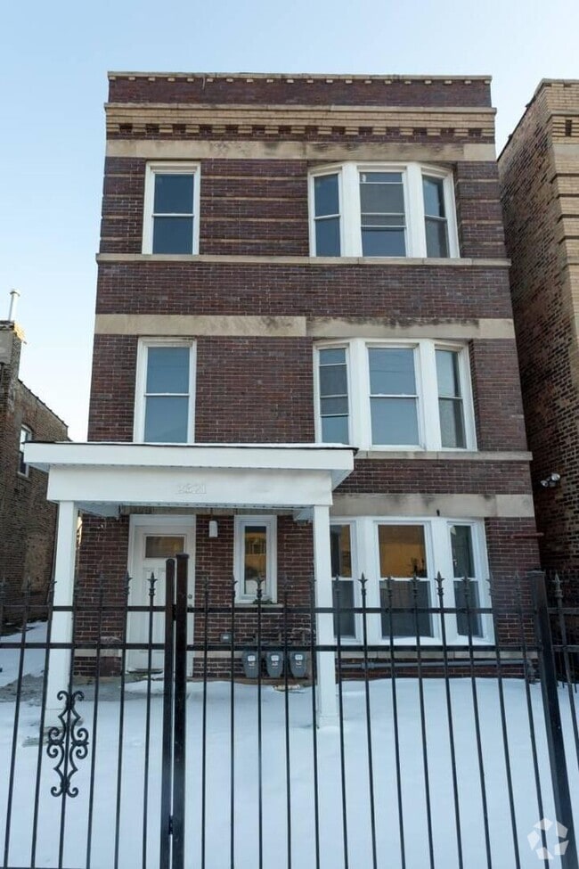 Building Photo - 2321 W Fullerton Ave Unit 2 Rental