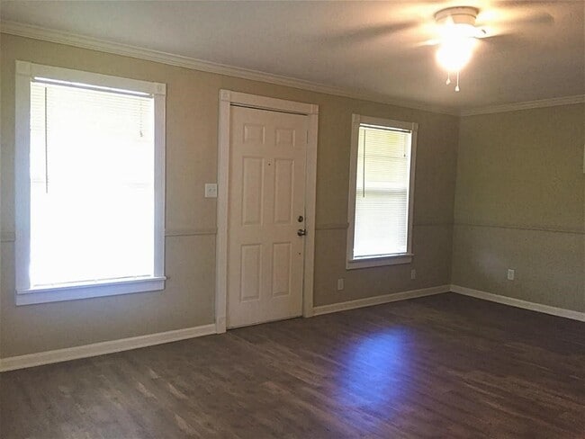 Building Photo - 306 E 32nd St Rental