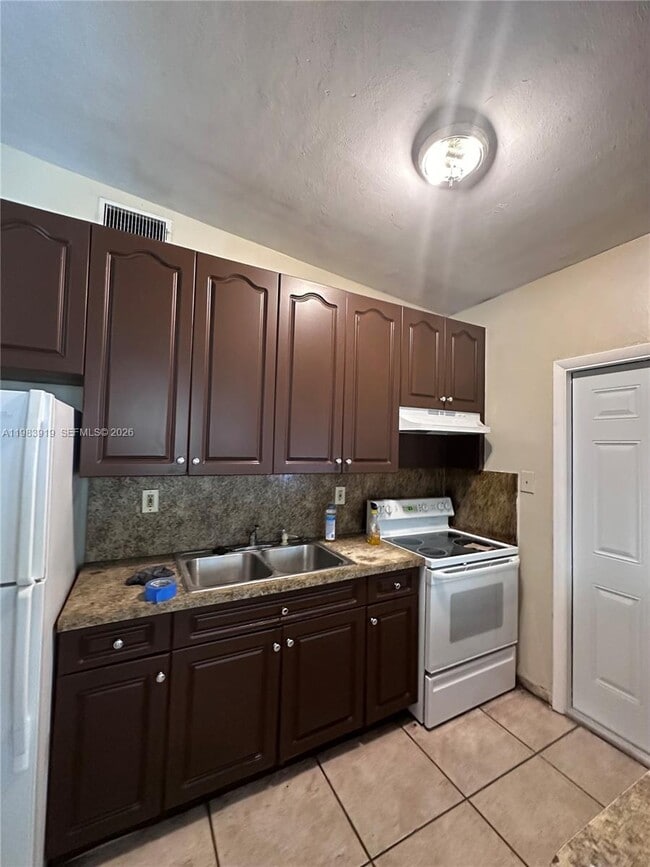 Photo - 320 NW 33rd Ave