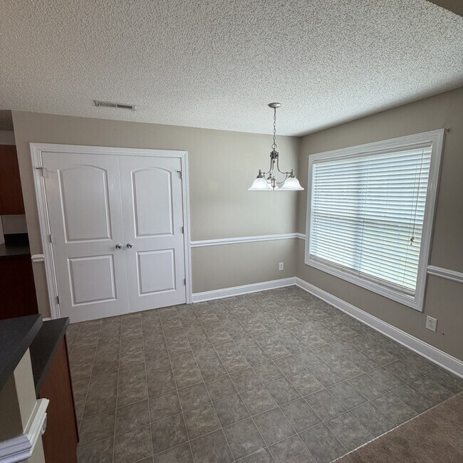 Photo - 2552 Saddleback Dr