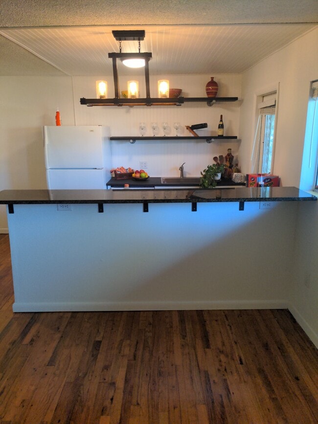 granite bar top to wall between kitchen and living room - 320 Lakeview St Unit 203