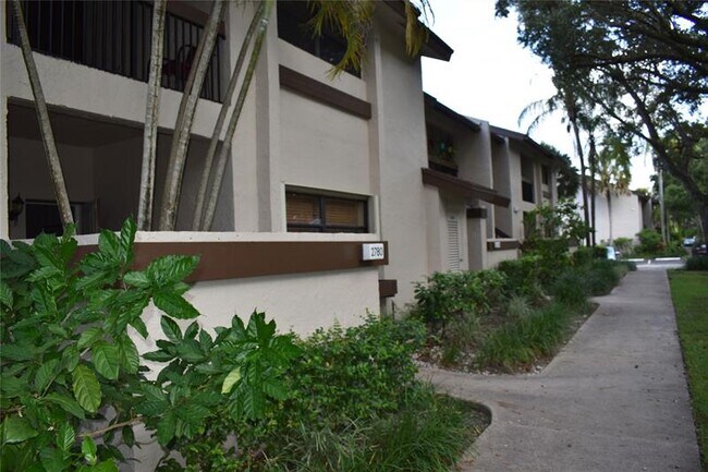 Building Photo - 2784 NW 42nd Ave Unit 1131