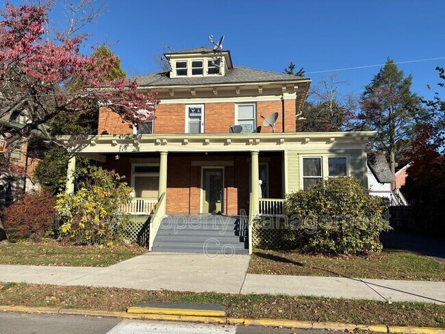 Building Photo - 552 Scott St Unit 1st FL Rear