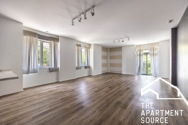 Building Photo - 2550 S Wabash Ave Unit 201 Rental