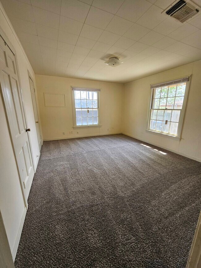 Photo - 2307 Holsum Cir