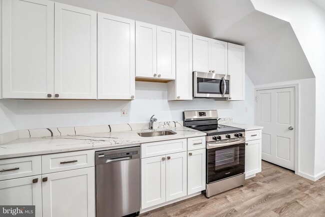 Photo - 665 Washington Blvd