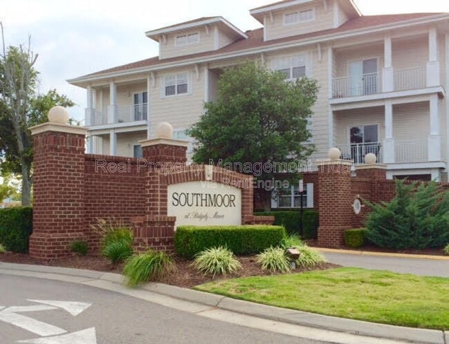 Photo - 920 Southmoor Dr Unit 205