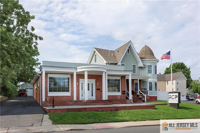 Photo - 215 Washington Rd
