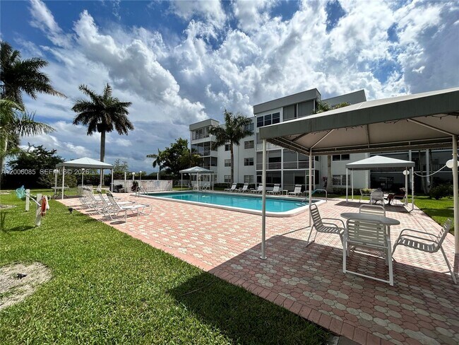 Photo - 3000 Sunrise Lakes Dr W Unit 302