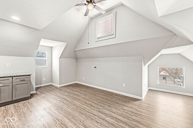 Photo - 2345 N Kenwood Ave