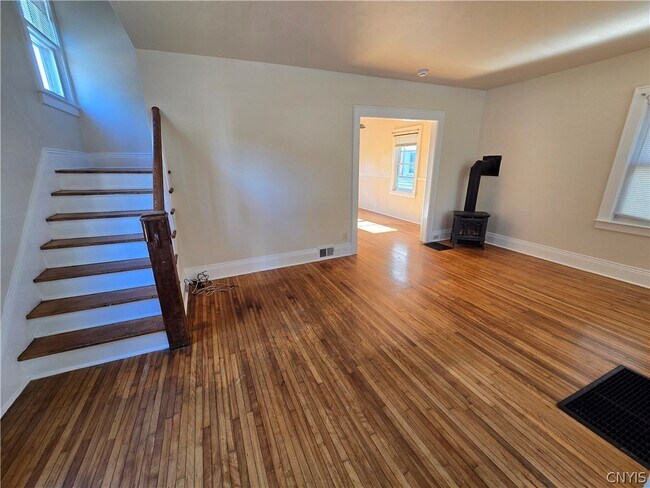 Photo - 176 Mayar St