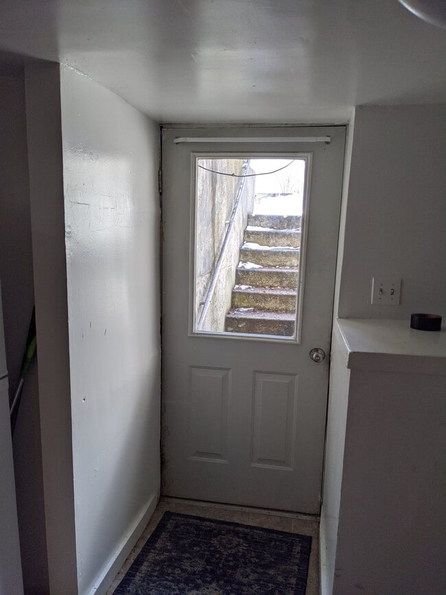 Building Photo - 103 S 8th Ave Unit 103 S 8th Basement