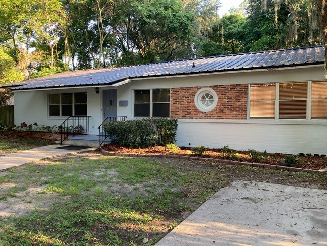 Building Photo - 302 NW 13th Ave