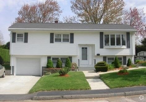 Building Photo - 37 Montcalm Ave Rental