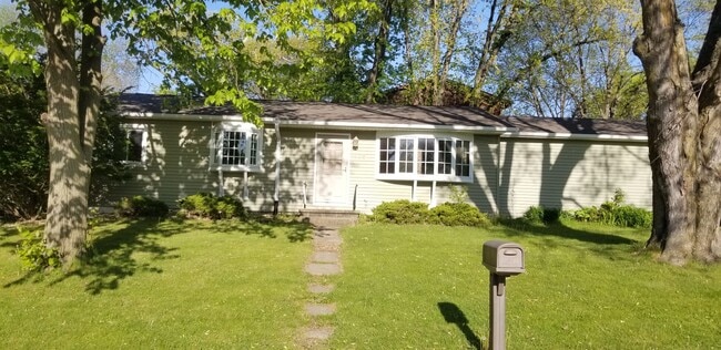 Building Photo - Now Leasing for May 2026!