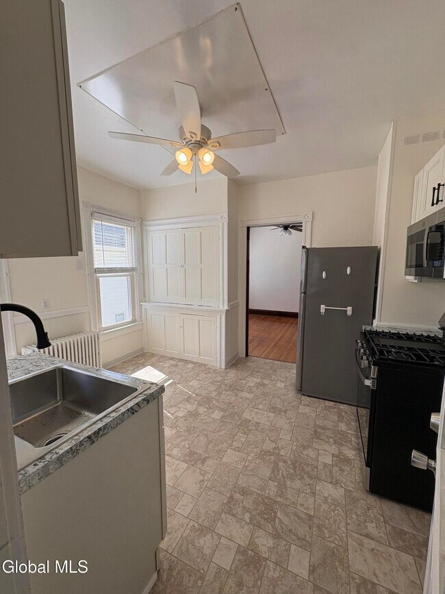 124 S 3rd Ave
