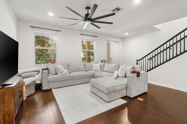 Photo - 1119 Community Dr
