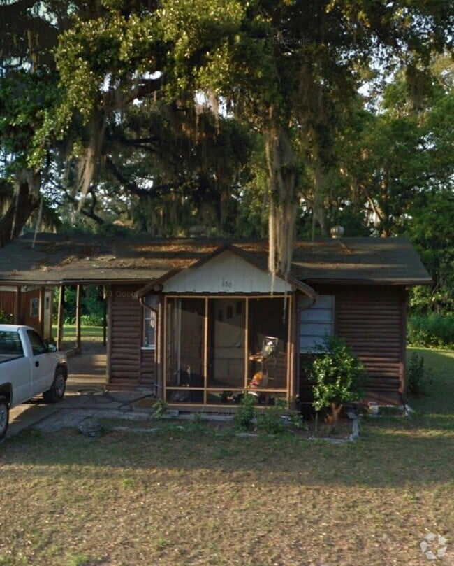 Building Photo - Two Bedroom One Bath Home