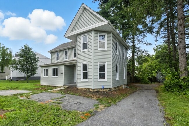 Building Photo - 3220 N Rolling Rd Rental