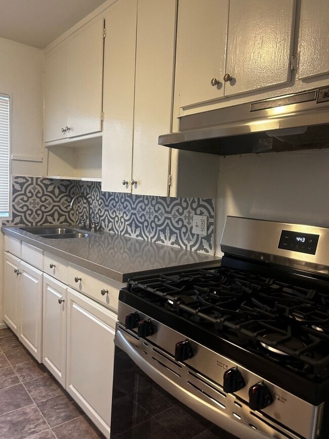 Building Photo - Pangborn Unit 11224 1/2