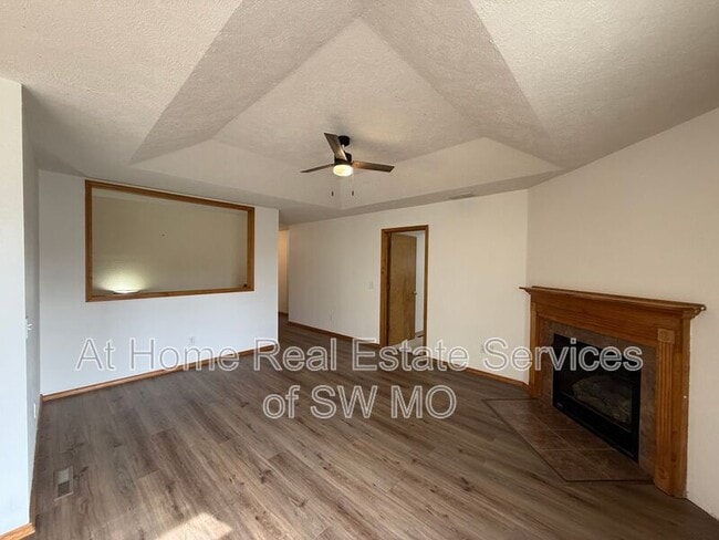 Photo - 104 W Twin Oak Dr