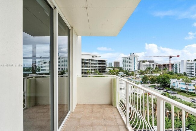 Photo - 10350 W Bay Harbor Dr Unit 6H