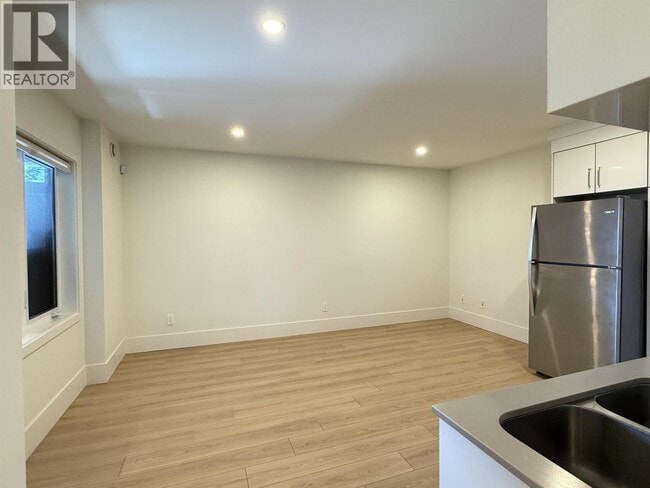 Photo - 901 Jackson Crescent