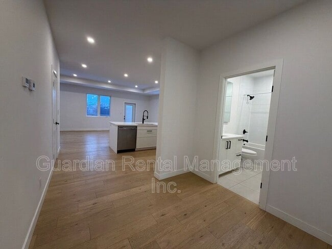 Photo - 2980 King George's Park Dr