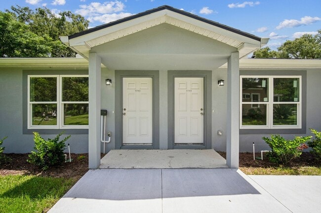 Photo - 1742 Magnolia St