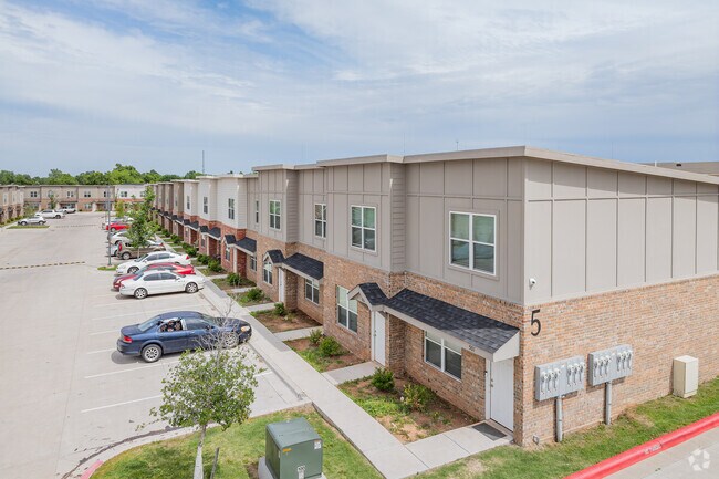 Building Photo - North Pointe Townhomes
