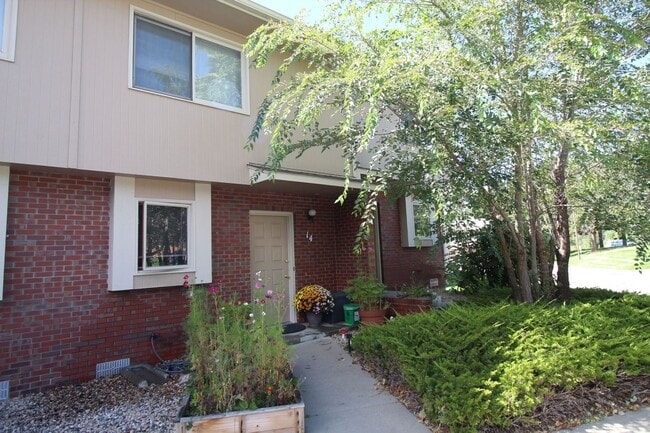 Building Photo - Wonderful, Centrally-Located Condo in Fort Collins