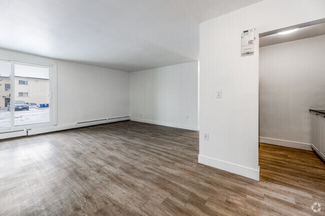 1BR, 1BA - 613SF - Kitchen/Living Room - 109-115 & 123 Westwood Drive