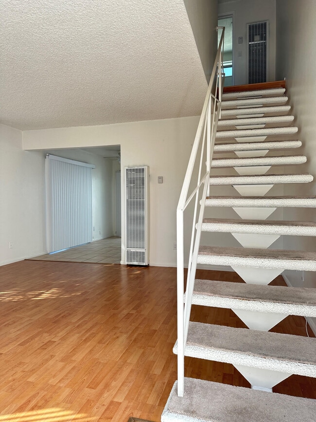 Entrada - 1909 Bataan Rd Unidad A