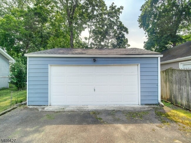 Photo - 415 Orange Rd