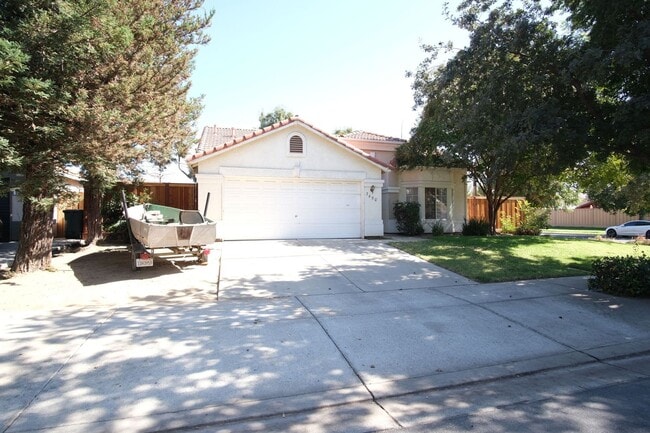 Charming Ceres Home with a spacious backyard! - Charming Ceres Home with a spacious backyard!