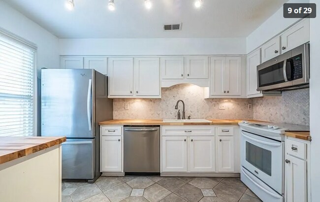 5 Plantation Dr NE