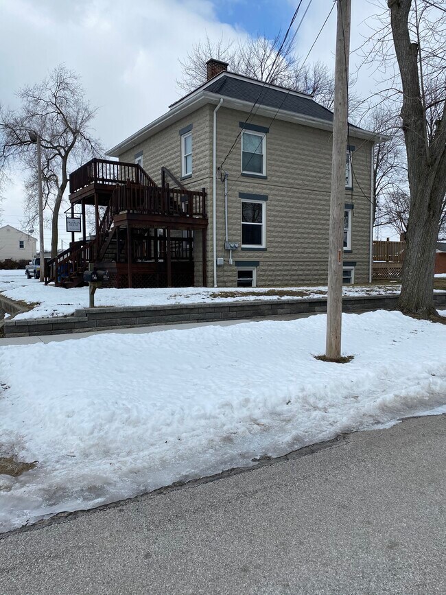 Outside - 112 Franklin Ave Townhome
