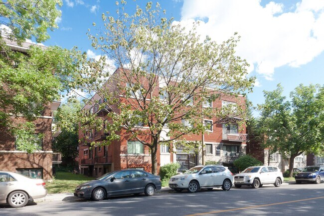 Building Photo - 3250 Av. Van Horne Unit 3