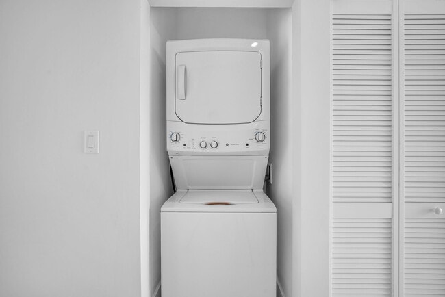 Model B Washer/Dryer - Hallandale City Center