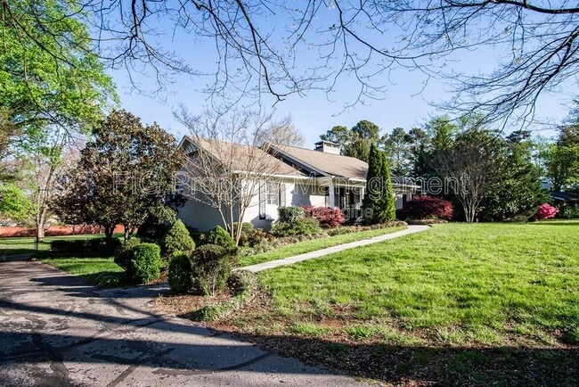 Photo - 7205 Canmore Ln NW