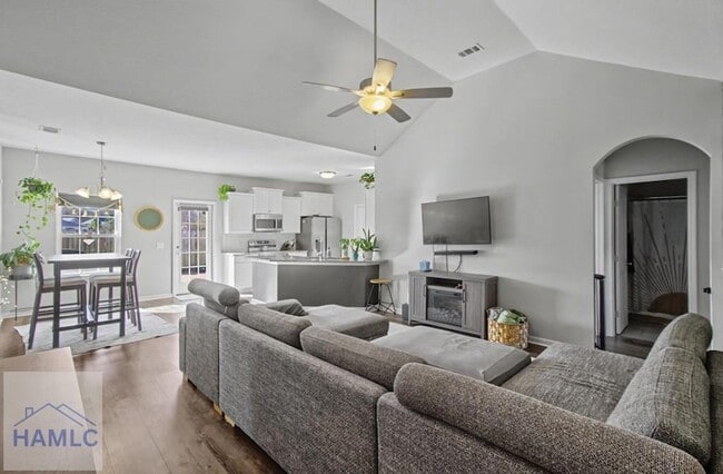 Photo - 158 Courage Wy