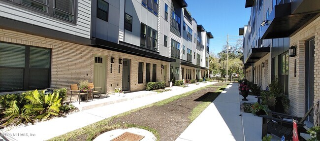 Building Photo - 1614 Bridgeton Dr Rental