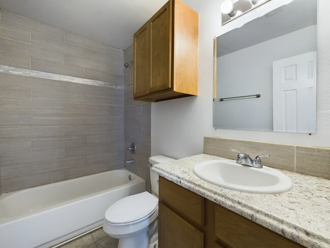 Photo - 1904 Finfeather Rd